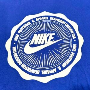 Nike men’s medium shirt. Blue, barely worn, non-smoking home.